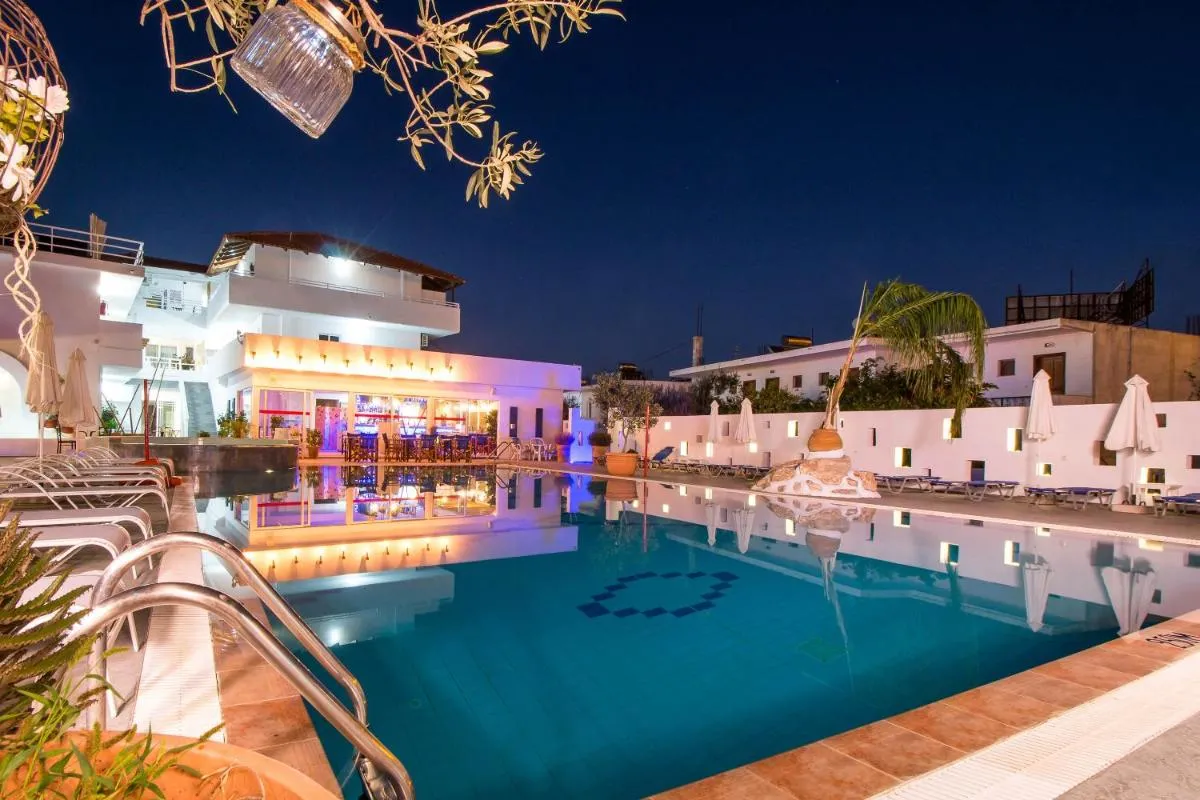 Image 2 of Tinas Plus Hotel