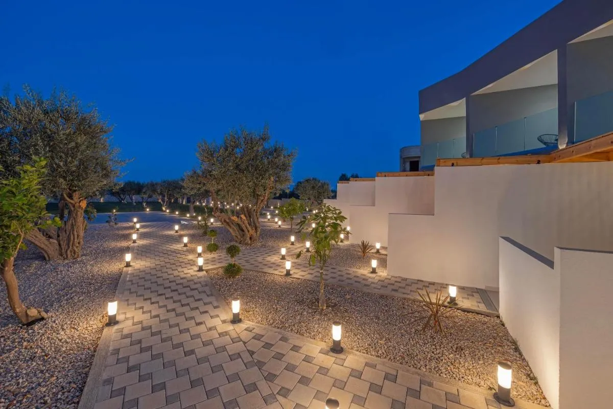 Image 5 of Tota Suites