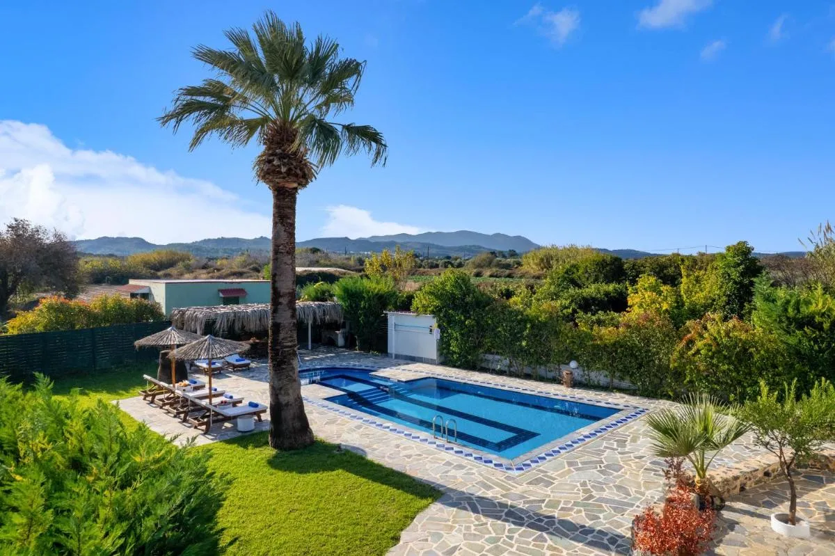 Image 2 of Villa Palmeras